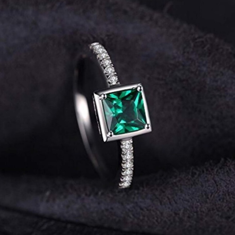 0.53ct Princess Cut Emerald Ring - Picture 3 of 7